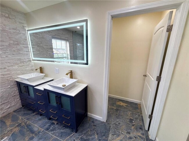 Building Photo - 8389 Regent St