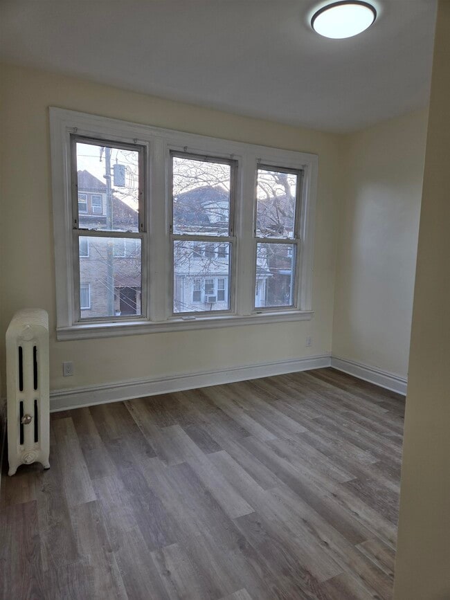 Building Photo - 704 90th St