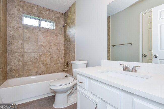 Building Photo - 160 Willow Tree Terrace