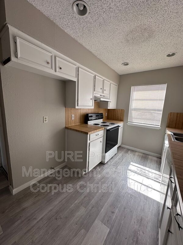 Building Photo - 4029 Brownwood Cir