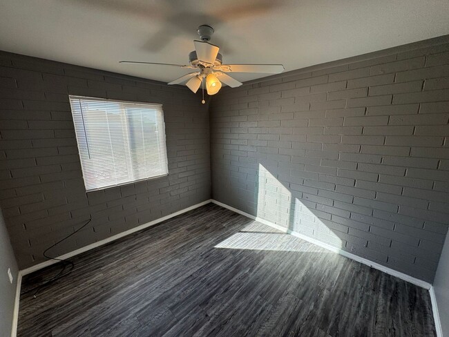 Building Photo - 1 Bedroom - 1 Bath -  Plus Office - 795 Sq. Ft. - Duplex - Chandler