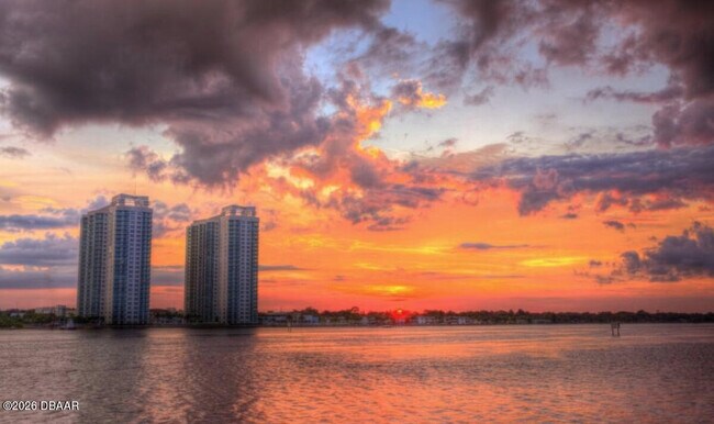 Building Photo - 241 Riverside Dr