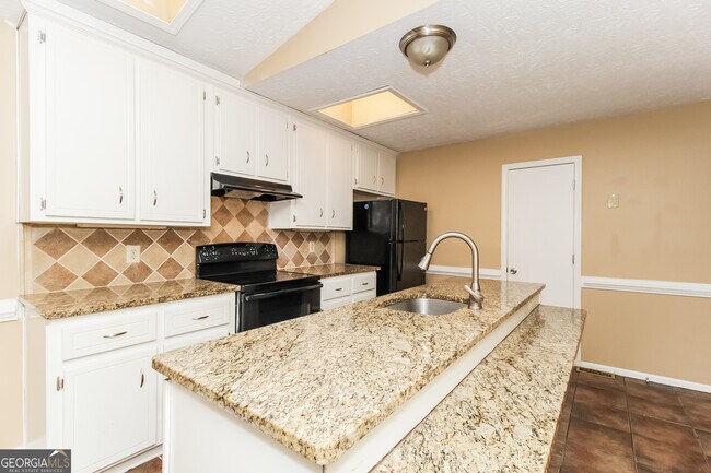 Building Photo - 507 Hollow Ct