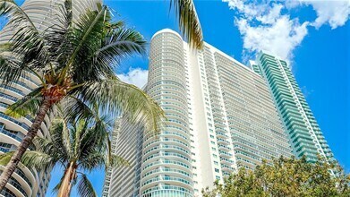 Building Photo - 1800 N Bayshore Dr