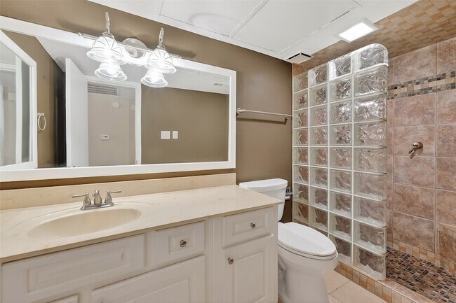 Building Photo - 2516 Commonwealth St