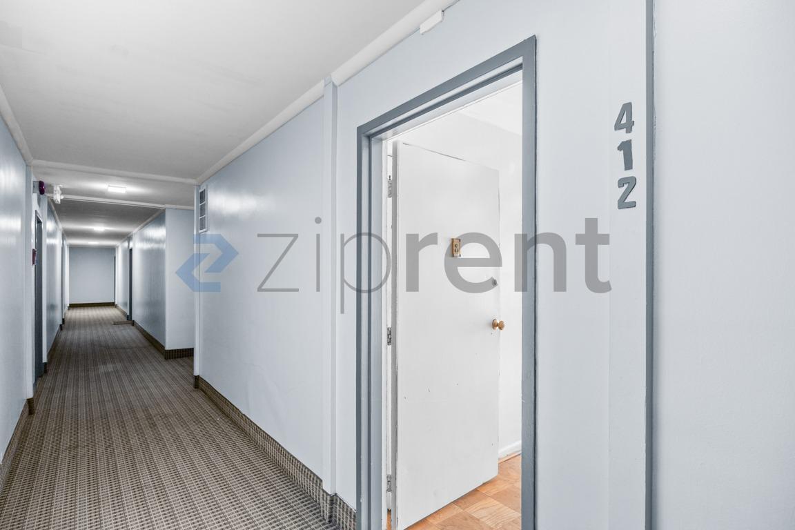 Building Photo - 5851 Quantrell Ave