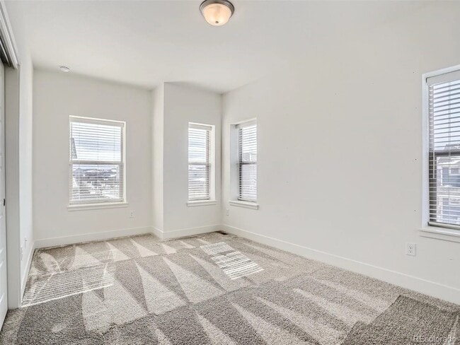 Building Photo - 10101 E 59th Dr