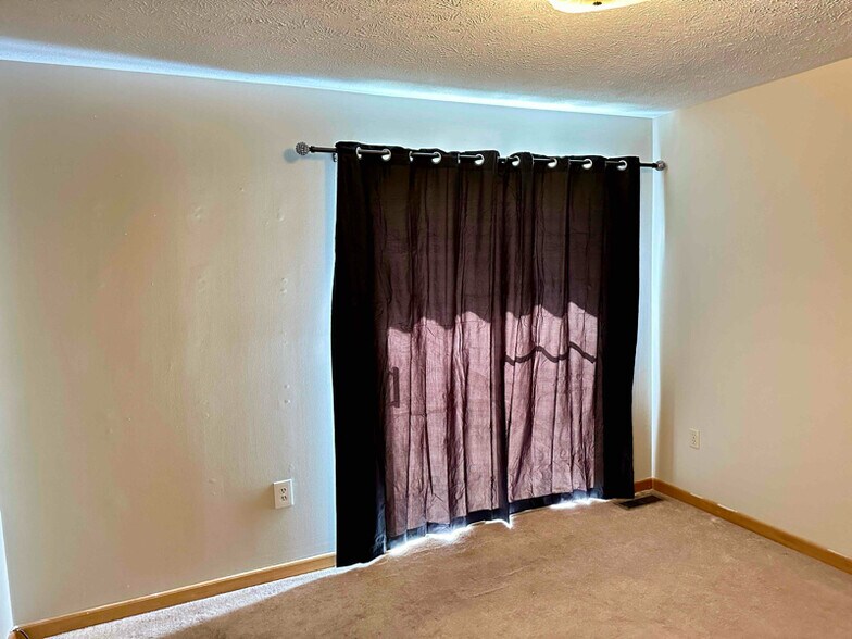 Building Photo - 2610 Mayfield Dr