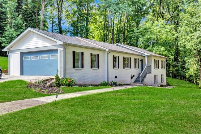 Building Photo - 2418 Bollingbrook Dr SW