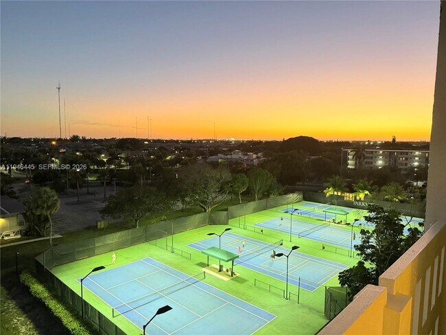 Building Photo - 919 Hillcrest Dr