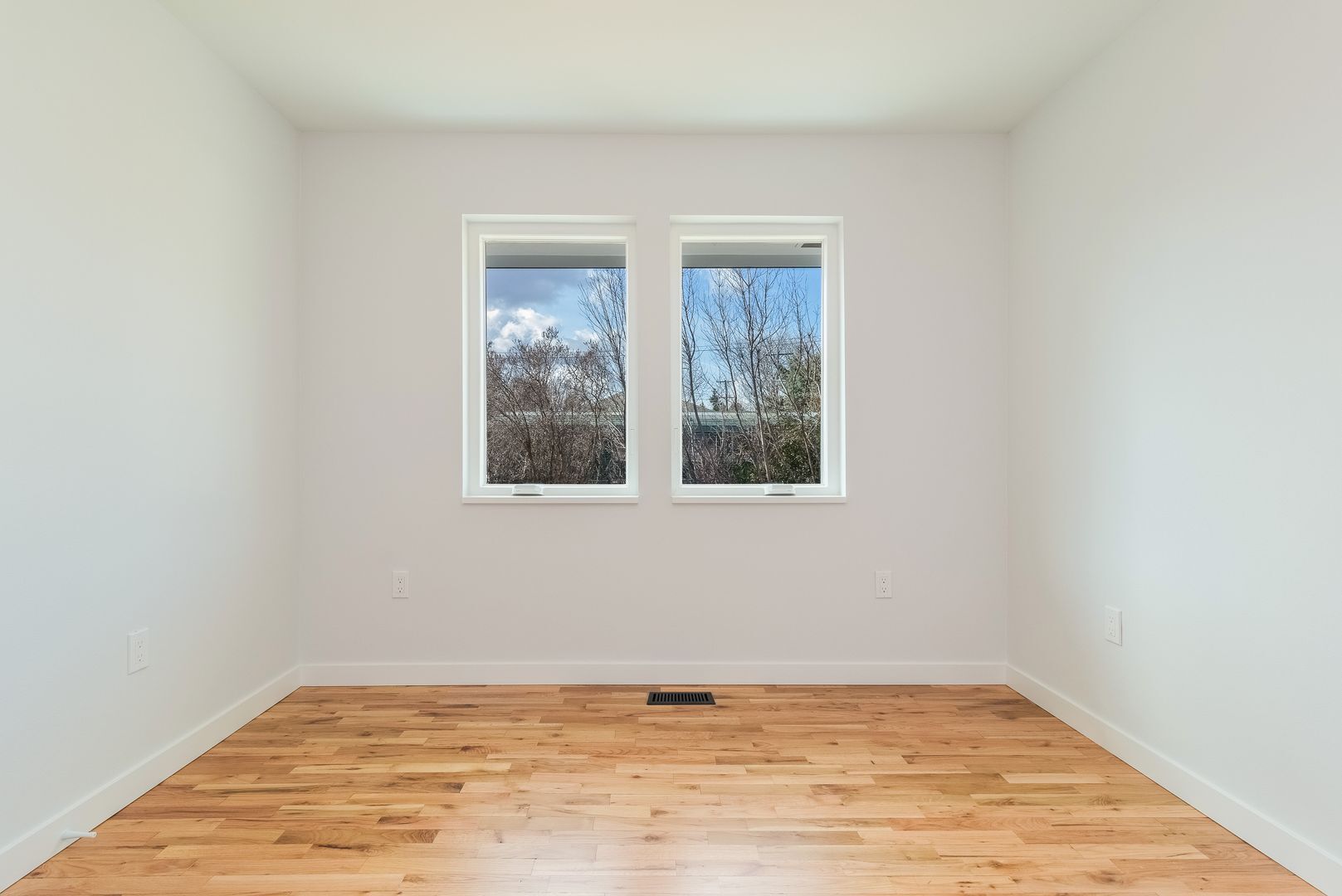Building Photo - Beautifully Redesigned Home in Quiet Neighborhood