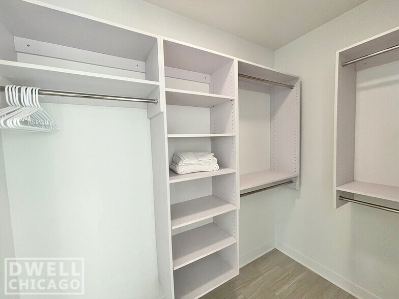 Building Photo - 2337 N Lincoln Ave