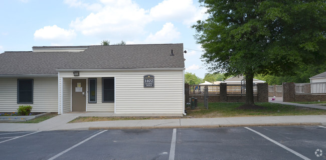 Primary Photo - Ashley Oaks Apartments