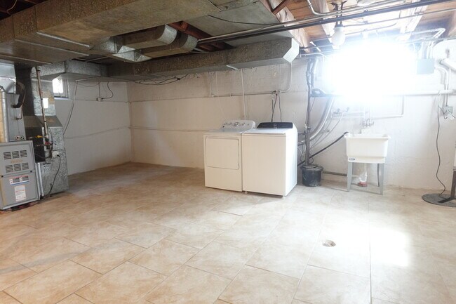 Building Photo - 2247 S 9th Ave