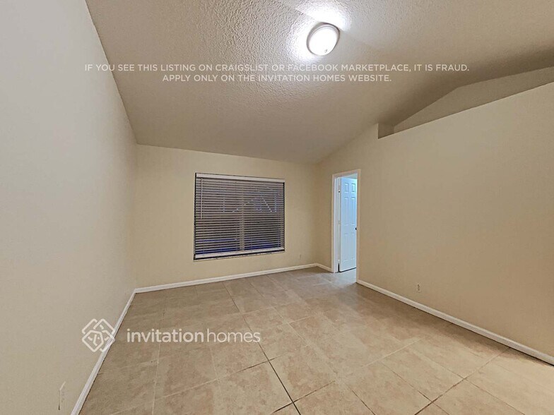 Building Photo - 14822 Paddock Dr