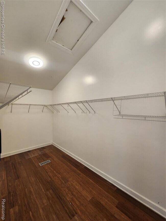 Building Photo - 35 Adelaide St