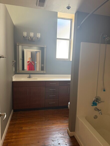 Main bathroom - 208 East Main Street