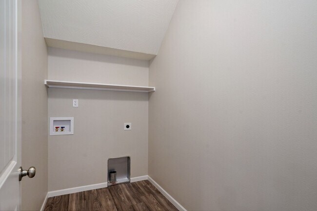 Building Photo - 308 S Hampton Ave