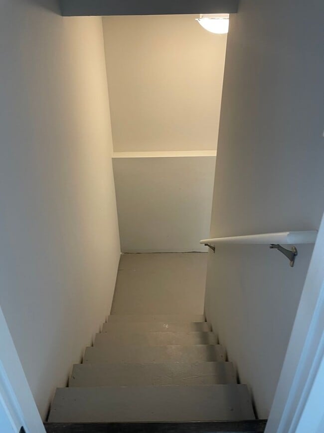 Building Photo - 3 bedroom 3 bathroom Single-Family Home in...