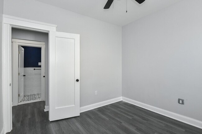 Building Photo - 540 61st St