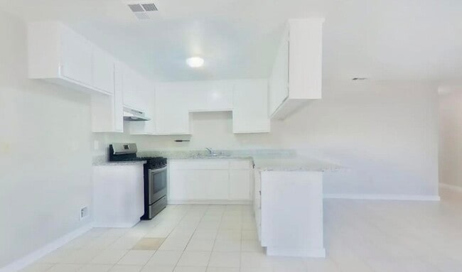 Building Photo - SINGLE FAMILY READY FOR RENT