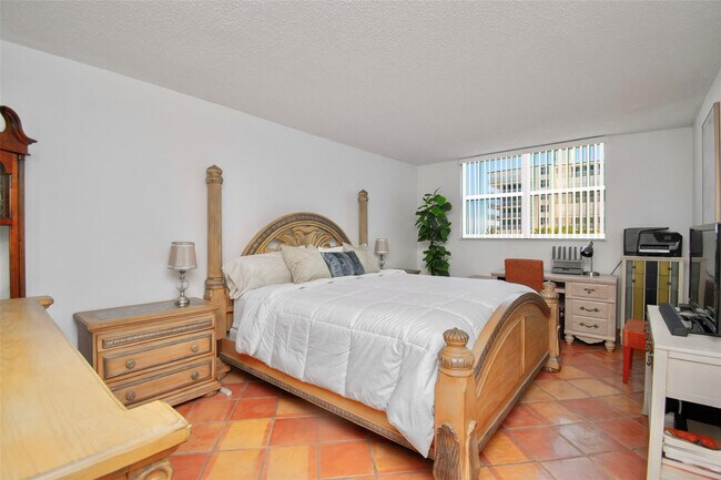 Building Photo - 3540 S Ocean Blvd