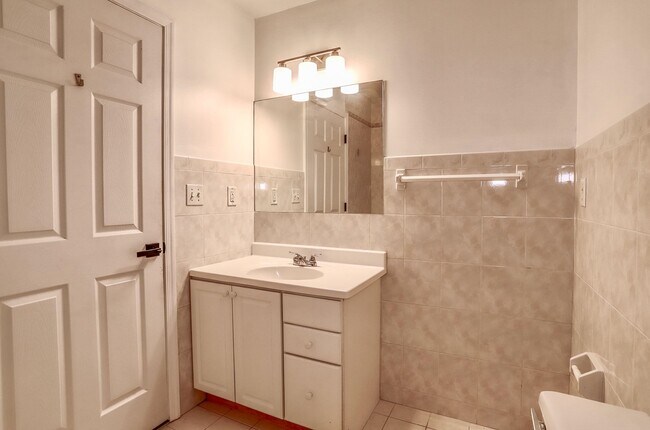 Building Photo - 703 Park Ave