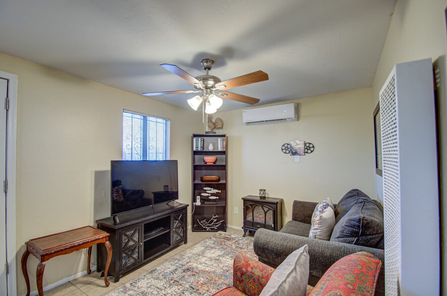 Building Photo - 328 N 12th St