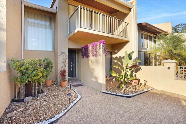 Building Photo - 701 E Coco Plum Cir