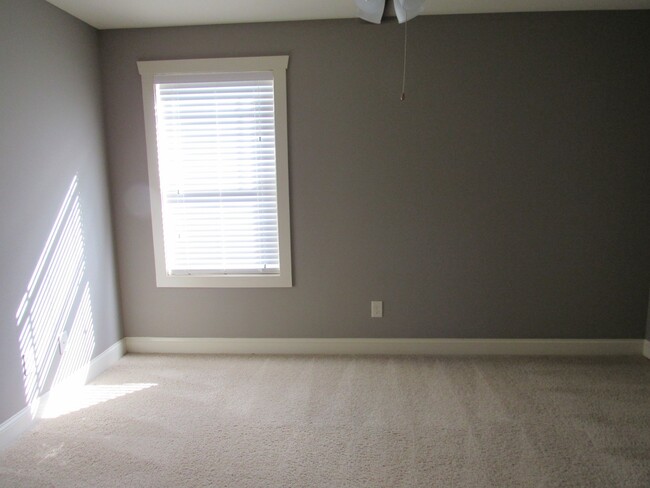 Building Photo - 285 Solamere Ln