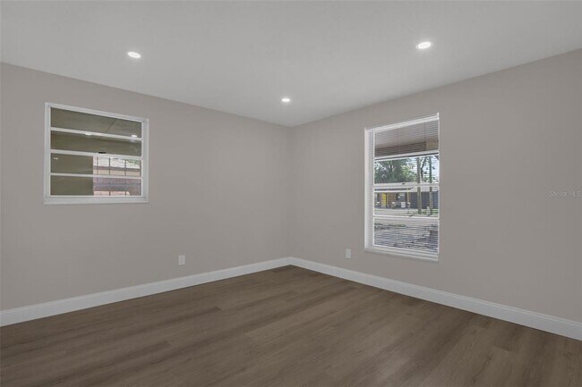 Building Photo - 518 Lavon Dr