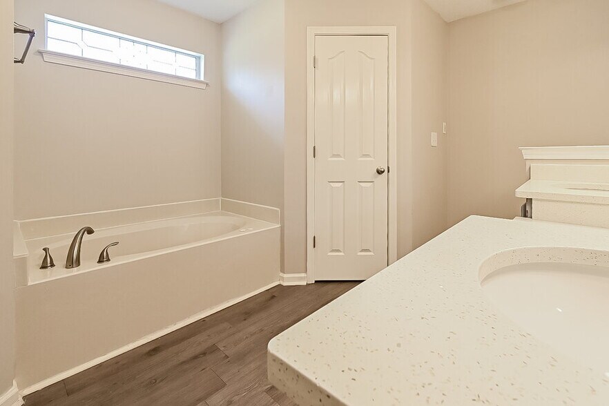 Building Photo - 703 Timber Creek S