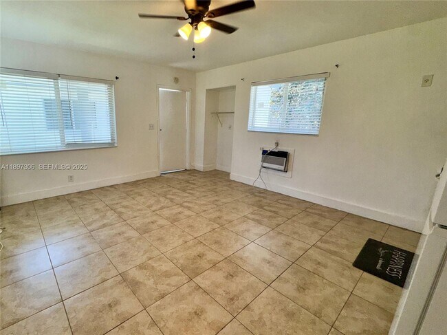 Building Photo - 2305 Monroe St