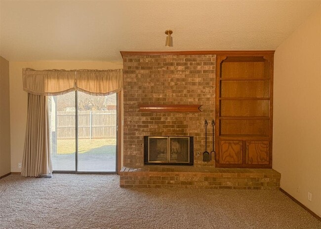 Building Photo - 2205 Shamrock Dr