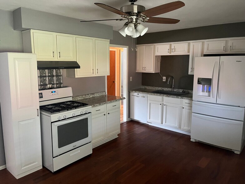 Building Photo - 3729 Marion Dr