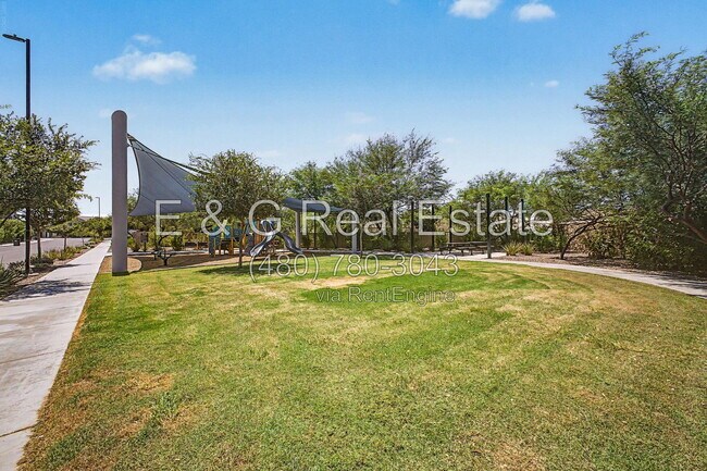 Building Photo - 2771 S Chippewa Dr