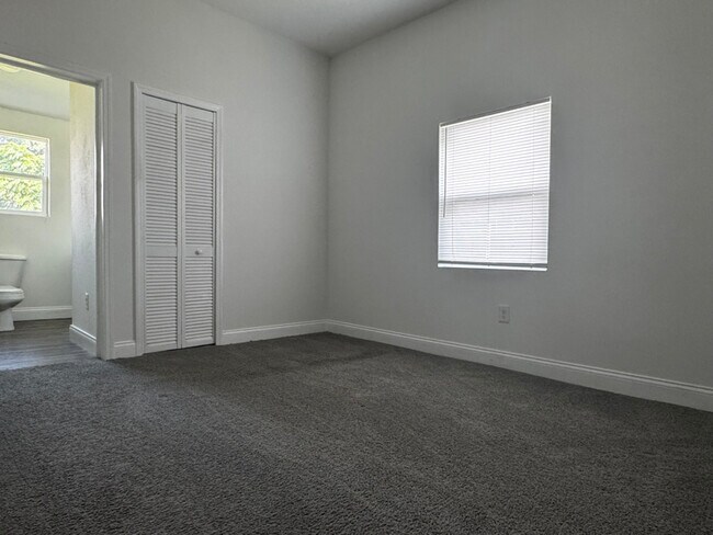 Building Photo - 425 E Gunter St