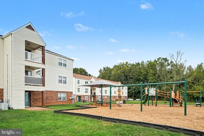 Building Photo - 102 Chesterfield Ln