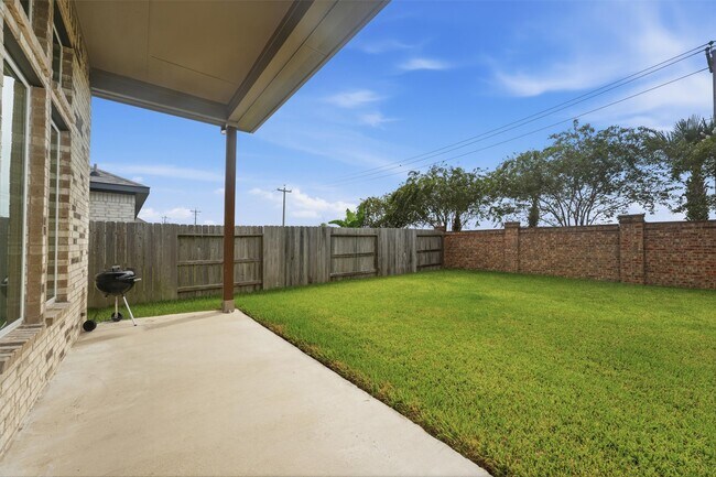 Building Photo - 2526 Bayrose Dr