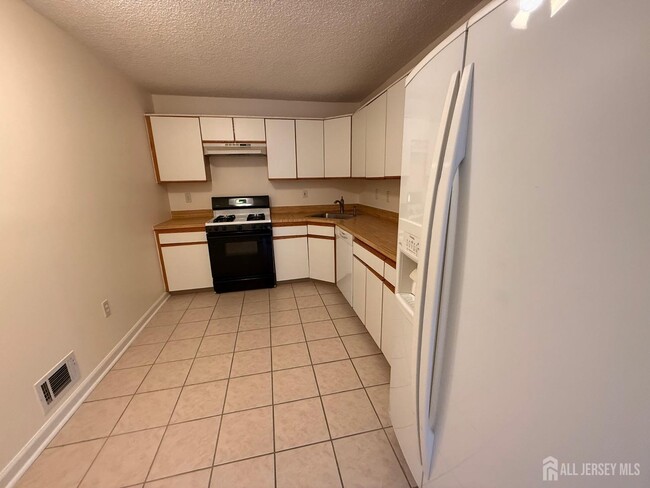Building Photo - 207 Darwin Ln