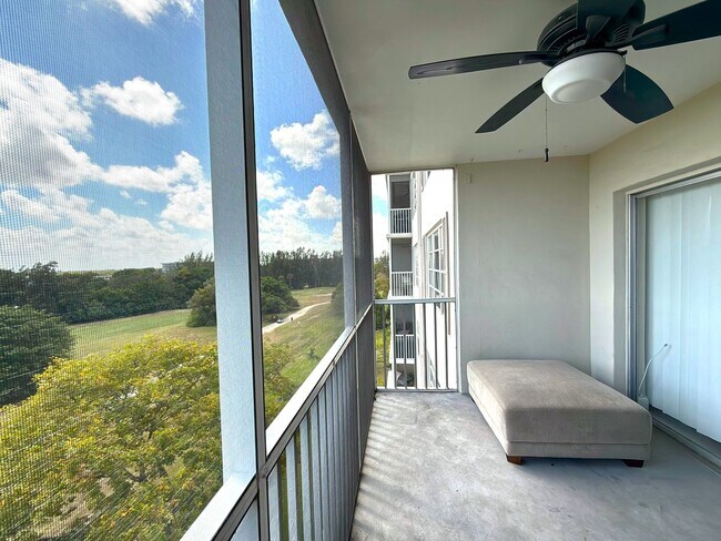Building Photo - 3100 N Palm Aire Dr