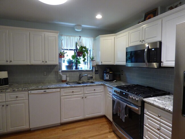 Building Photo - Great Home in a Quiet Neighborhood