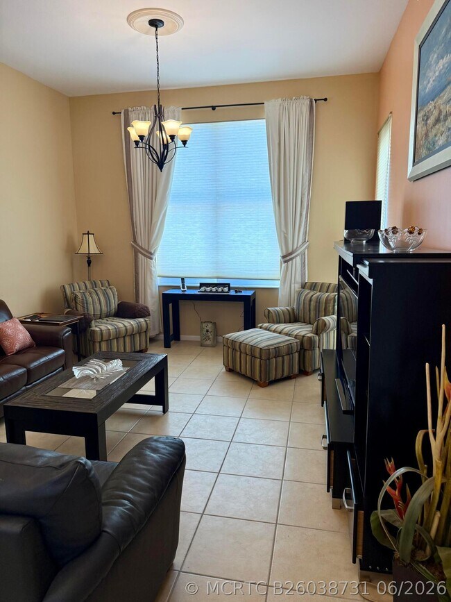 Building Photo - 511 SE 5 Ave
