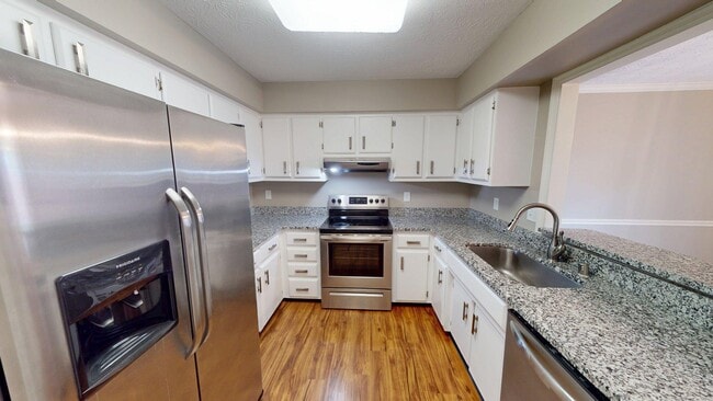Building Photo - 2140 Fort Harrods Dr