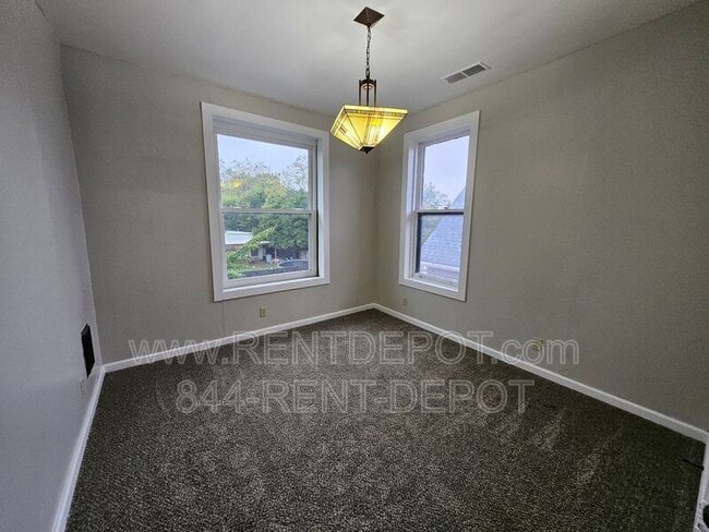 Building Photo - 901 N 2nd Ave