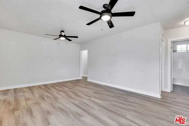 Building Photo - 713 W 118th St