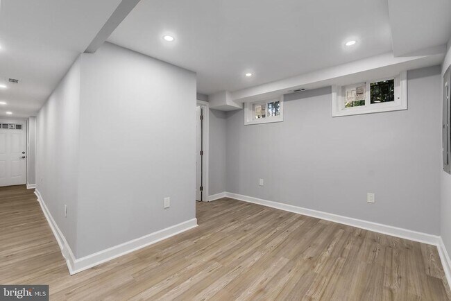 Building Photo - 1401 18th Pl SE