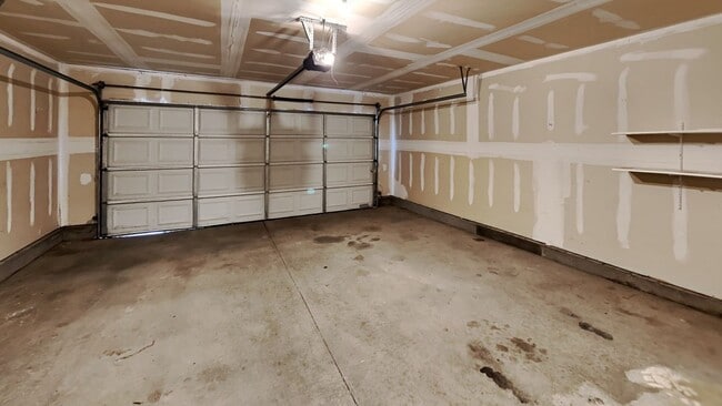 Building Photo - 3 Bedroom 2 Bath with 2 Car Garage - Moore...