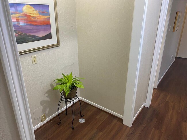 Building Photo - 7447 Cambridge St