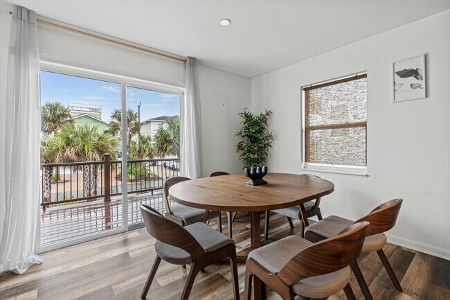 Building Photo - 9 3rd St